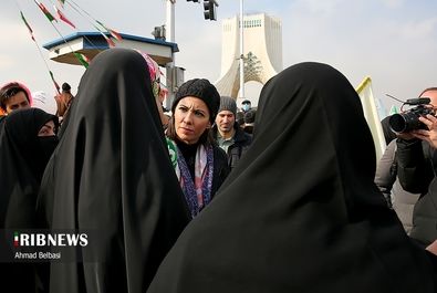 حضور زنان با تیپ و حجاب متفاوت در راهپیمایی