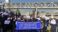 تجمع اعتراضی معلمان حق‌التدریسی مقابل مجلس برای روشن شدن وضعیت استخدامی
