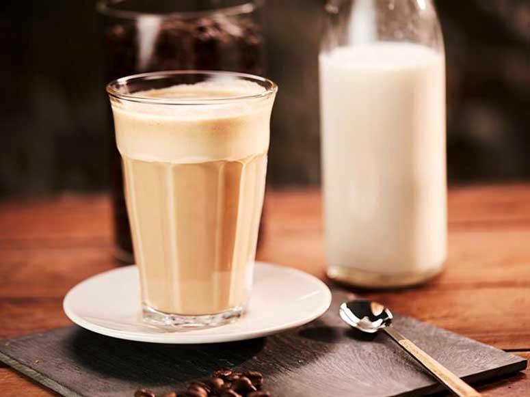 مصرف قهوه با شیر چه خواصی دارد؟