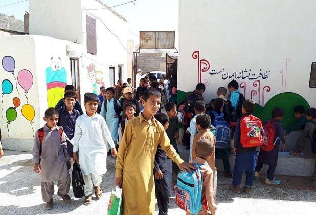 مدارس سیستان و بلوچستان تعطیل نیست؟