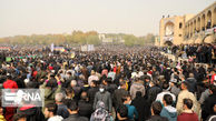 تجمع مردم اصفهان در بستر خشک زاینده‌رود ؛ ما شورشی نیستیم / فیلم