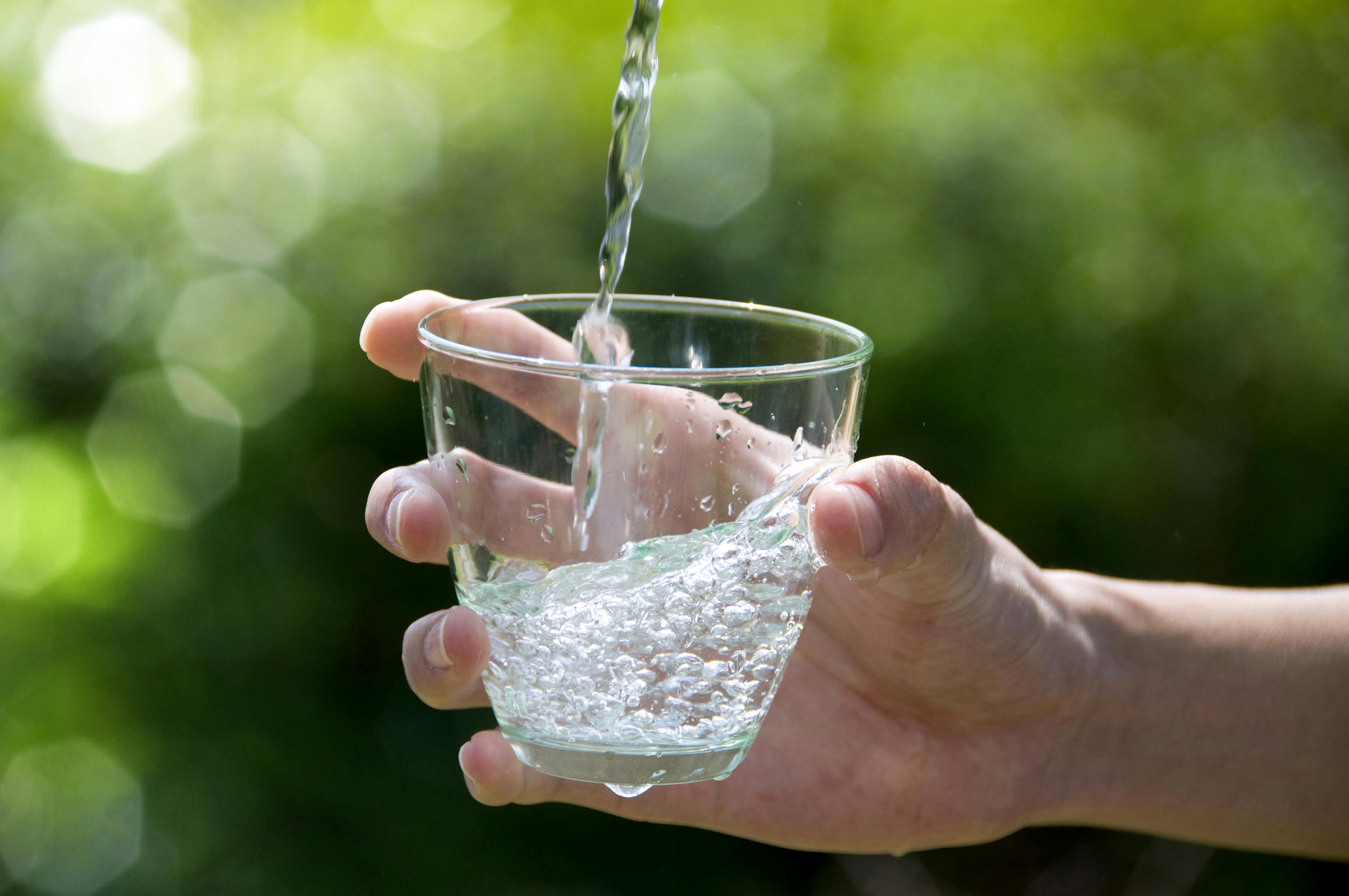 عوارض خطرناک نوشیدن زیاد آب 