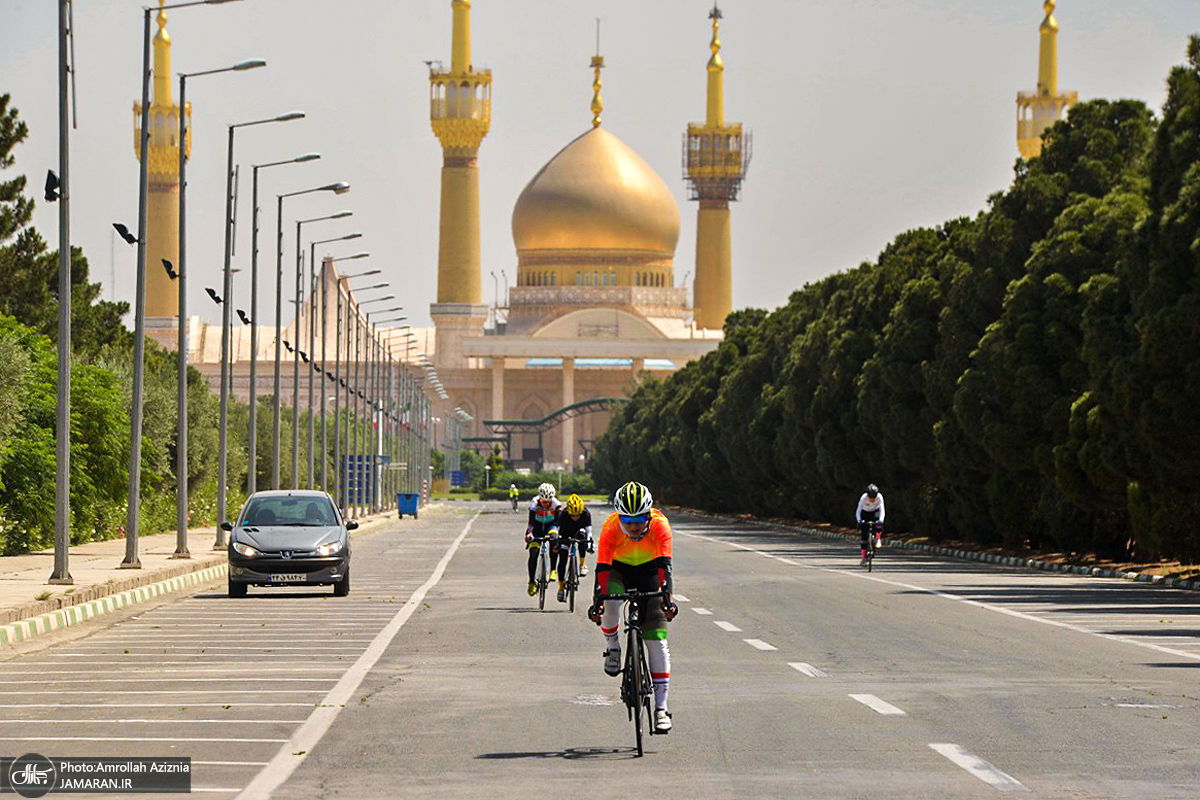 عکس| مسابقه دوچرخه‌سواری بانوان در حرم امام خمینی