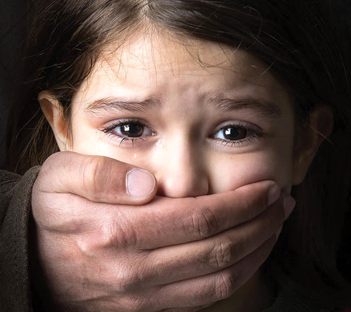 دام هولناک 2 مرد برای دختران کم‌سن با اکانت جعلی | دستگیری آزارگران دختربچه‌های شمالی در غرب کشور