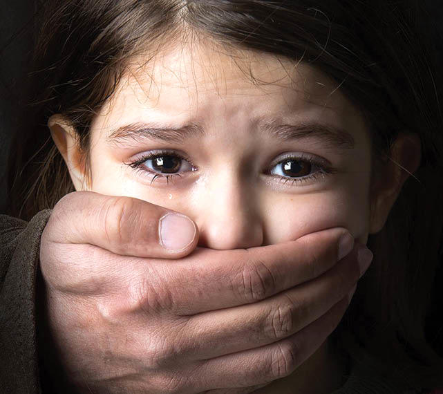 دام هولناک ۲ مرد برای دختران کم‌سن  با اکانت جعلی | دستگیری آزارگران دختربچه‌های شمالی در غرب کشور