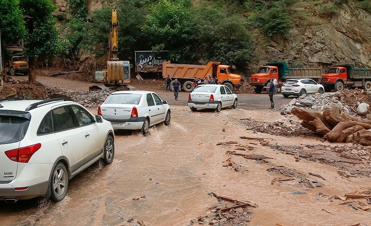 باران سنگ در جاده شمال