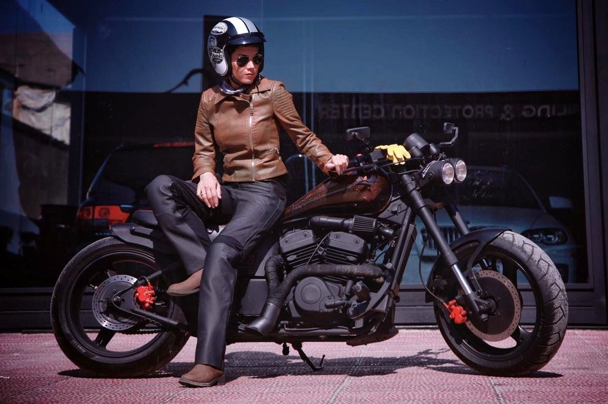  دختر موتورسوار ایرانی برتر جهان شد/ ماجرا‌های زنی که روی مردان را در پیست کم کرد