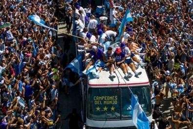 تصاویری شگفت‌انگیز از جشن میلیونی آرژانتینی‌ها