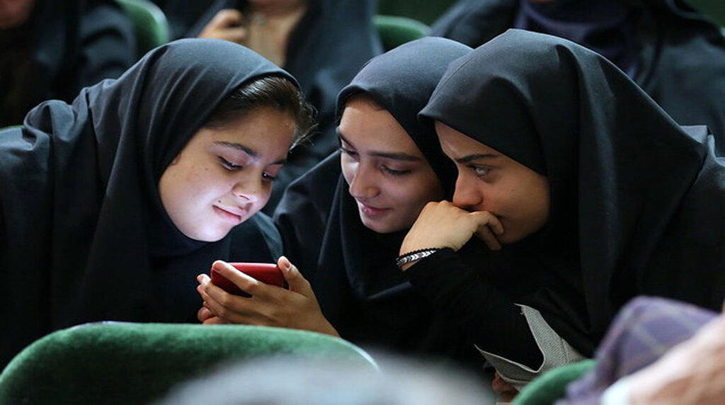 دانش آموزان پس از سه بار تذکر حجاب به پلیس معرفی می شوند+ سند 