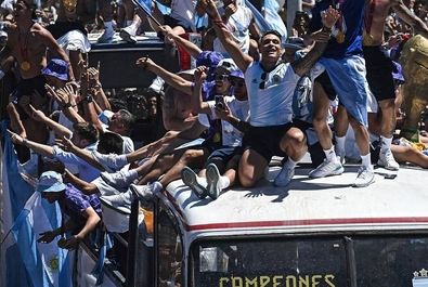 تصاویری شگفت‌انگیز از جشن میلیونی آرژانتینی‌ها