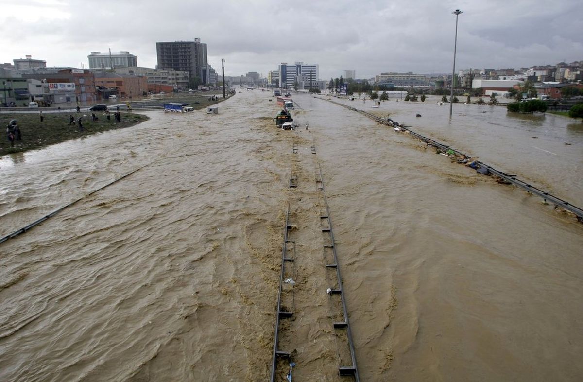 سیلاب کم‌سابقه و شدید در گیلان | رودبار، منجیل و لوشان غرق شدند + ویدئو