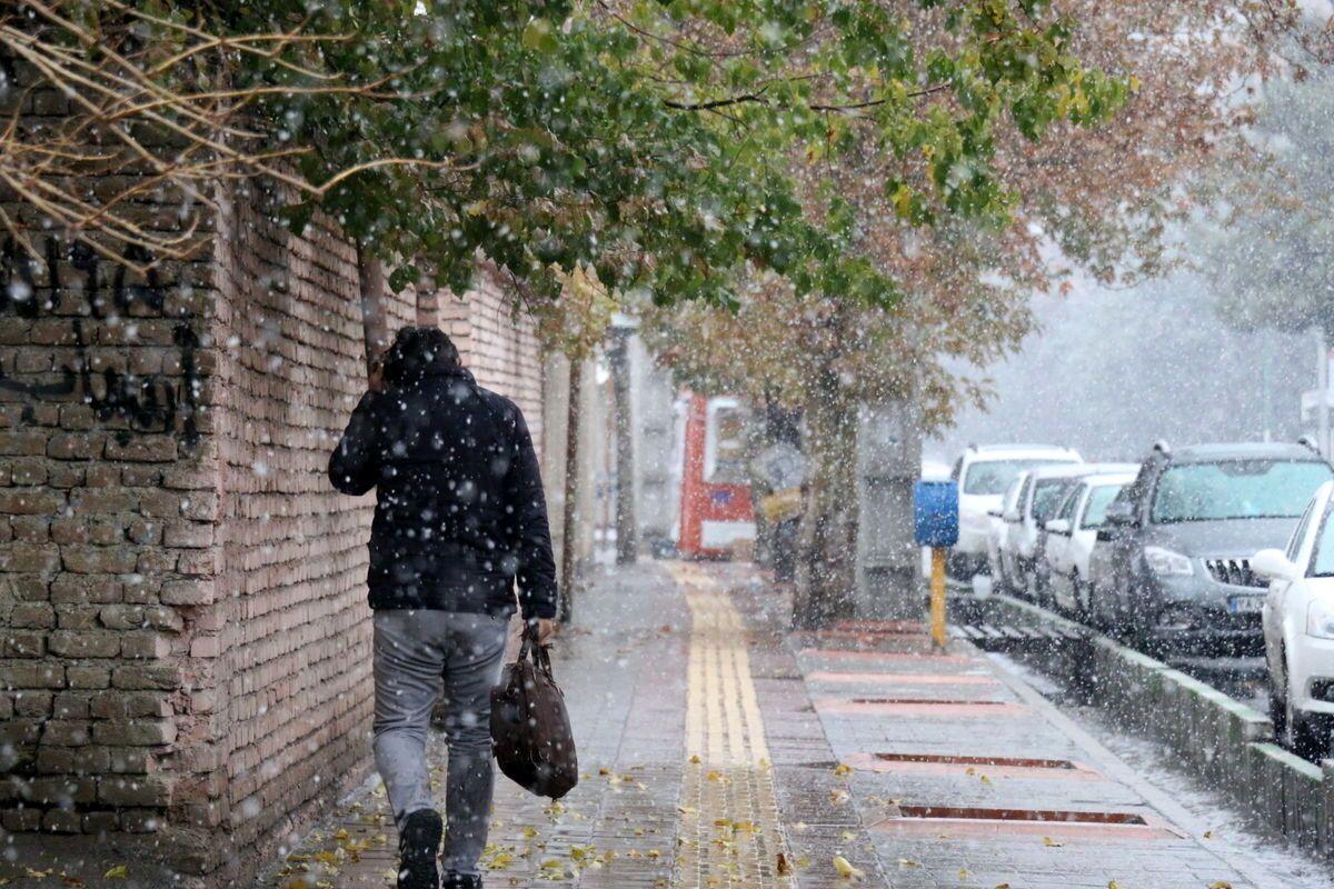 بارش برف مدارس ابتدایی مشهد را هم تعطیل کرد