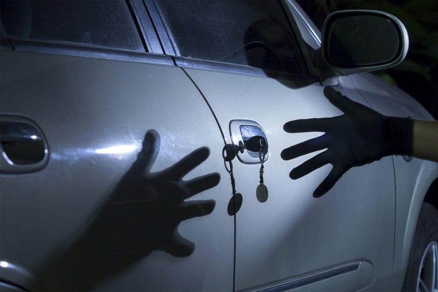 ویدئوی خبرساز از شیوه عجیب سرقت خودرو | شاید برای شما هم اتفاق بیفتد! + فیلم