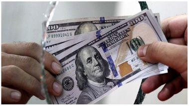 دلار تهران منتظر یک خبر  |  دلار به پزشکیان روی خوش نشان می دهد یا جلیلی؟