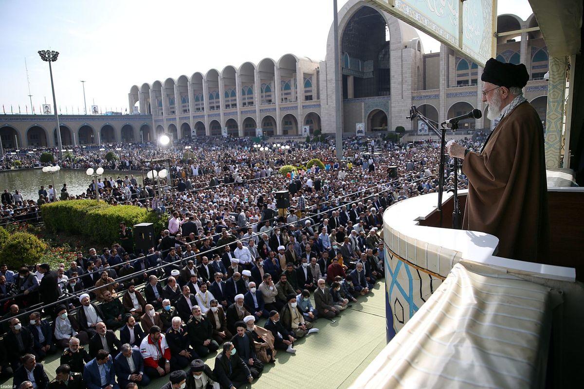 کدام مسئولان و چهره های سیاسی پشت سر رهبر انقلاب نماز عید فطر را خواندند؟ + عکس