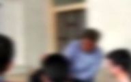 ببینید |  ویدئوی جنجالی از ضرب‌و‌شتم شدید دانش‌آموز  توسط معلم در کلاس درس
