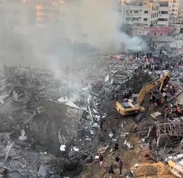 تصویر هولناک از ویرانی یک ساختمان ۷ طبقه در غزه / ویدئو