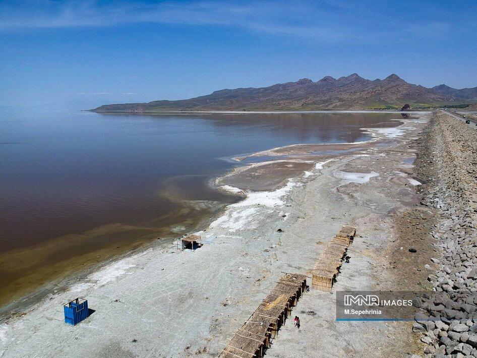 هشدار درباره بی جان شدن دریاچه ارومیه؛  خوش‌نشین‌های اطراف دریاچه ارومیه چه کردند؟

