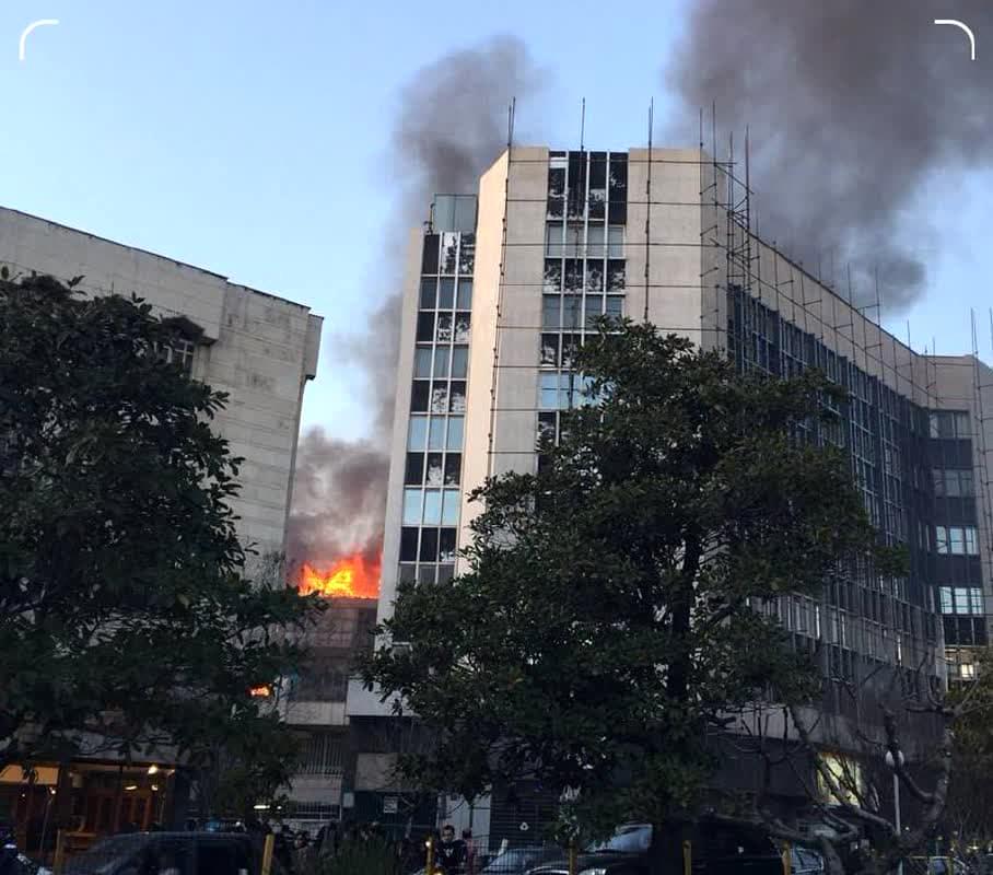 آتش‌سوزی یک هتل در محدوده میدان ولیعصر تهران