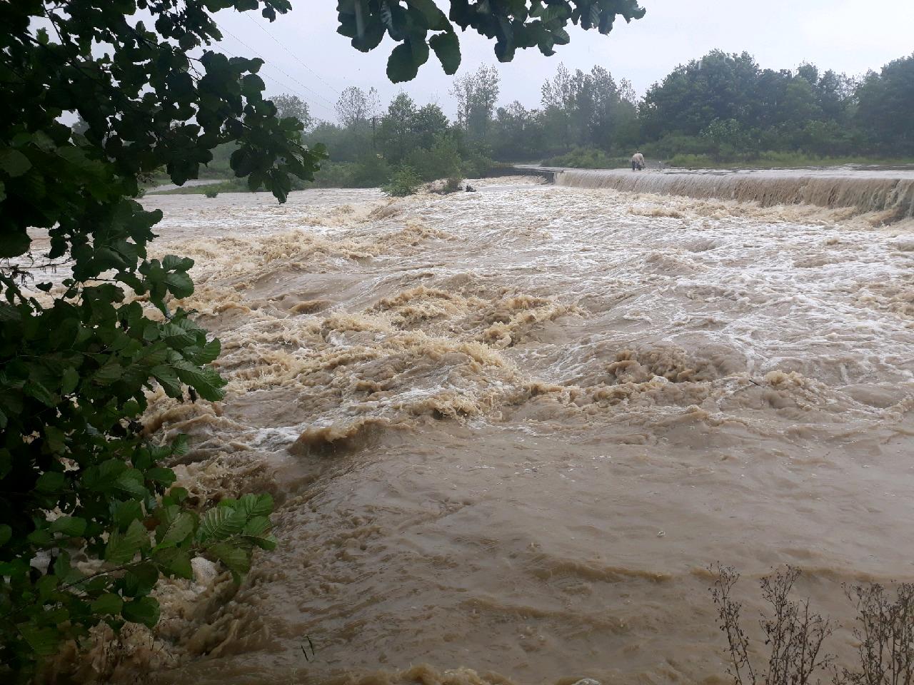 سیلاب راه ارتباطی ۳۷ روستای ریگان را مسدود کرد

