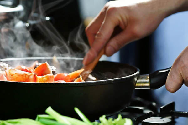 برای کاهش مصرف روغن در آشپزی چه باید کرد؟