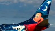 رنگ آمیزی جالب هواپیما به سبک شخصیت‌های کارتونی کمپانی والت دیزنی + فیلم

