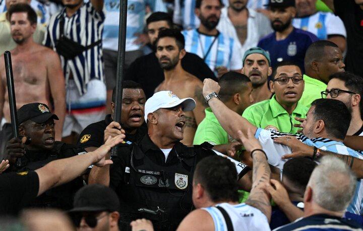 جنجال در برزیل؛ آرژانتینی‌ها کتک خوردند! / اقدام اعتراضی مسی