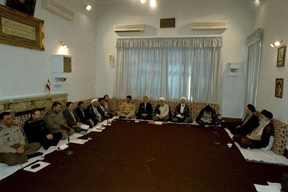سرنوشت عجیب مقامات ارشد ایرانی حاضر  در یک جلسه مهم با رهبر انقلاب  + عکس