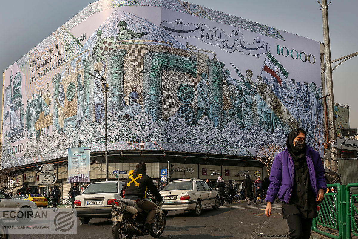 سقوط 40 درصدی ارزش ریال؛ چه اتفاقی برای پول ایران افتاد