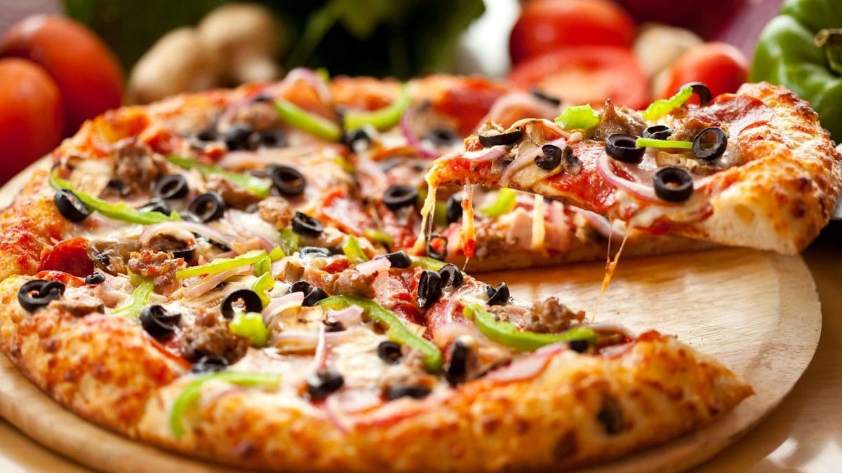 غذاهایی که شما را گرسنه‌تر می‌کنند | پیتزا هم در این لیست است!