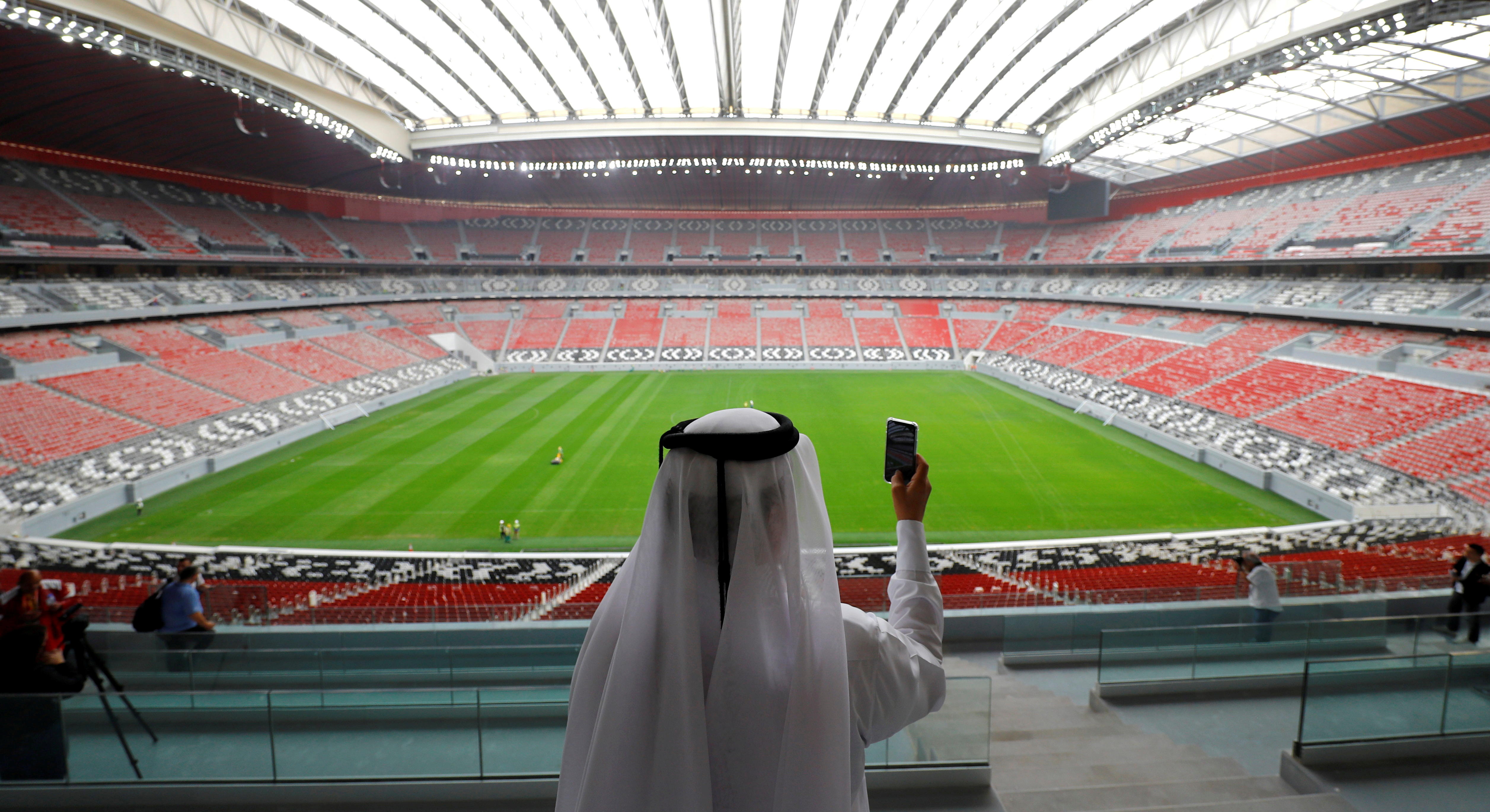 لباس عجیب و غریب هواداران تیم اروپایی در قطر+ببینید