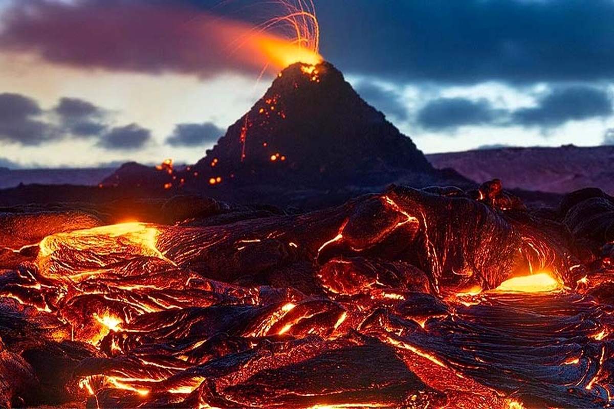 ببینید | فوران ترسناک یک کوه آتشفشان در ایسلند