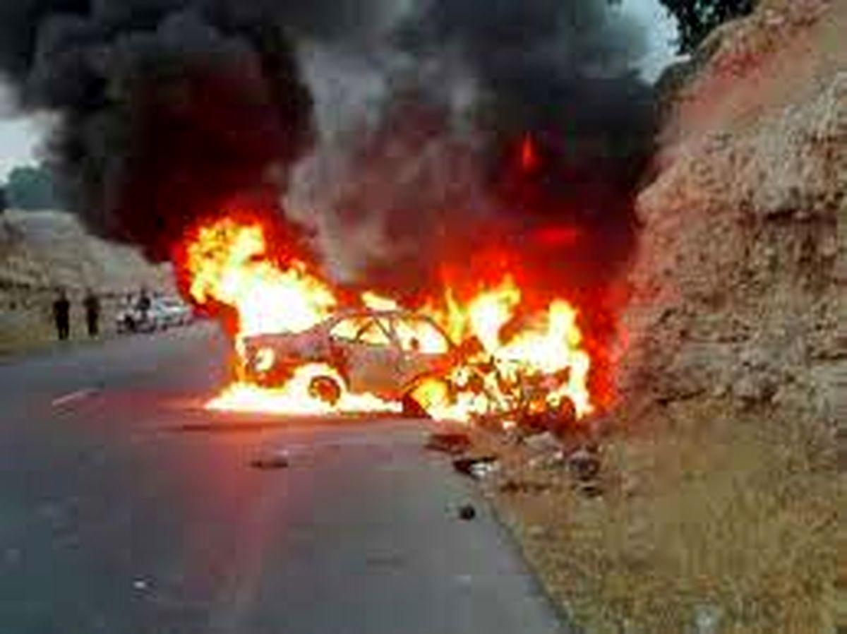 آتش گرفتن خودروی ۲۰۶ در ایلام+فیلم وحشتناک

