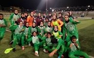 شادی دسته‌جمعی دختران فوتبالیست پس از تاریخ‌سازی