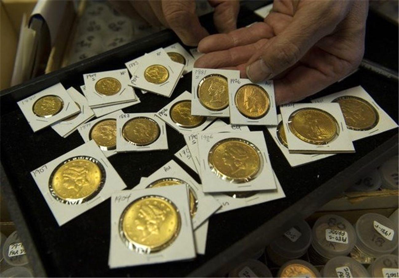 دستگیری زوج کلاهبرداری که سکه‌های تقلبی می‌فروختند