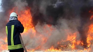 حادثه آتش سوزی در یک انبار لوازم ساختمانی