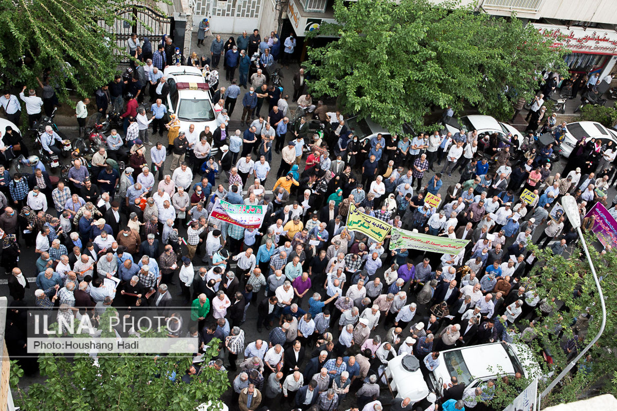 مطالبات کارگران و بازنشستگان در تجمع بزرگ روز کارگر | افزایش حقوق کارگران، متناسب‌سازی حقوق بازنشستگان و درمان رایگان محقق شوند