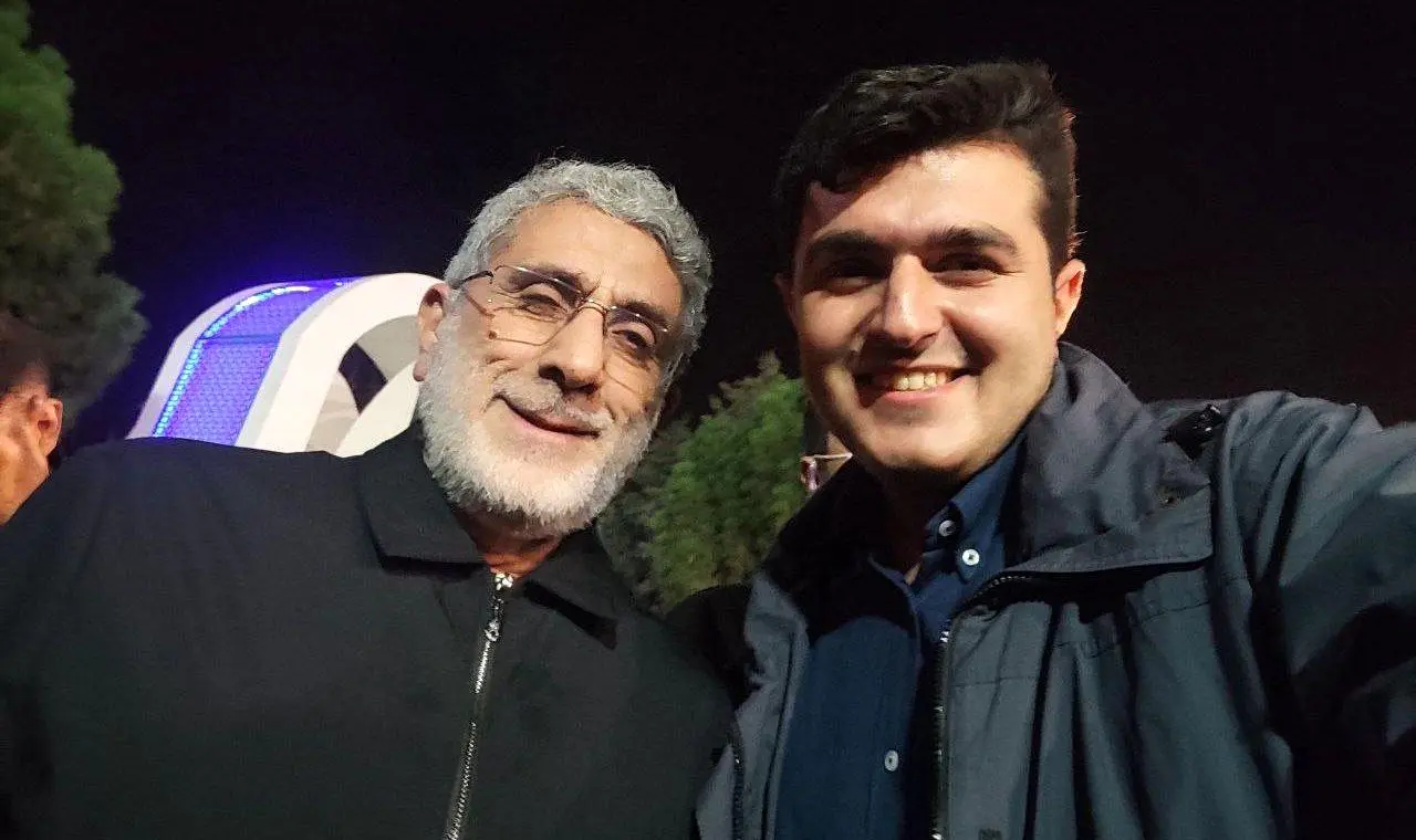 تصاویری از سردار قاآنی با لباس غیرنظامی در یک مراسم