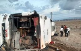 اتوبوس قوچان - تهران در سمنان واژگون شد