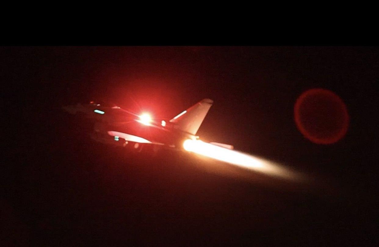 حمله زمینی و هوایی آمریکا و انگلیس و متحدان به یمن +عکس و فیلم
