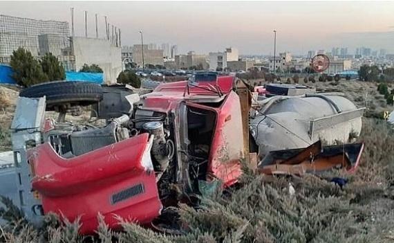 تصادف هولناک یک تانکر سیمان با ۷ خودرو در تهران