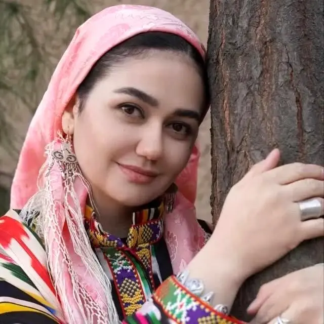 عکسهایی زیبا و دیده نشده از چمنِ سریال پایتخت