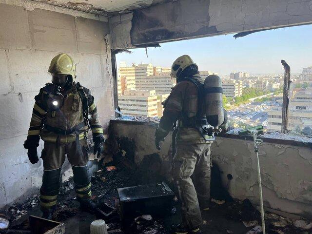 آتش سوزی مهیب واحد مسکونی در اکباتان؛ ۴۰ نفر نجات یافتند