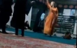 ماجرای ویدئوی جنجالی رقص یک خانم در مسجد