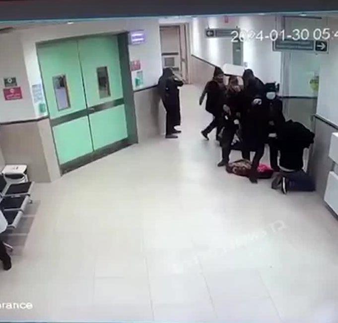 ترور سه مبارز فلسطینی  در  بیمارستان با لباس مبدل عربی توسط صهیونیستها/فیلم

