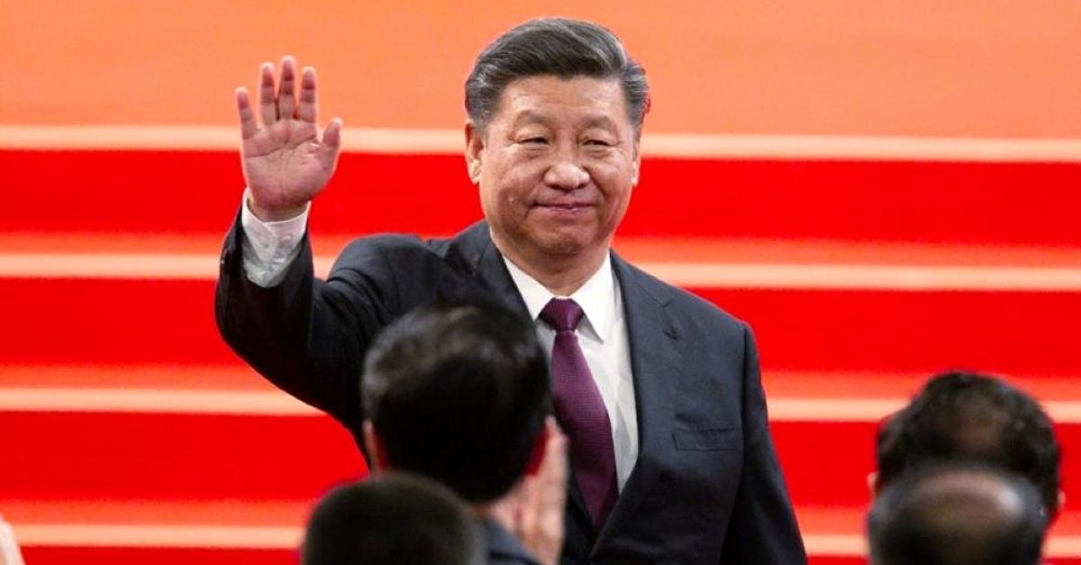 رئیس جمهور چین با لباس نظامی / چین آماده جنگ می شود؟ / عکس