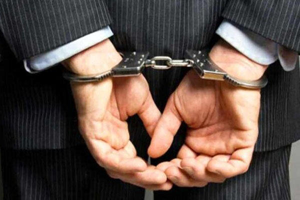 بازداشت 8 کارمند دولتی به دلیل دریافت رشوه