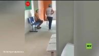 ببینید | زن برزیلی شوهرش را طناب‌پیچ به مرکز واکسیناسیون برد