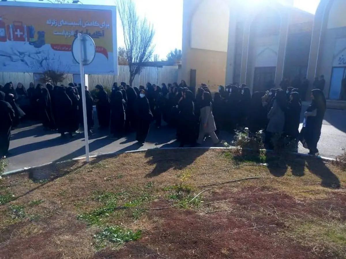 تجمع اعتراضی معلمان به آموزش و پرورش در یزد