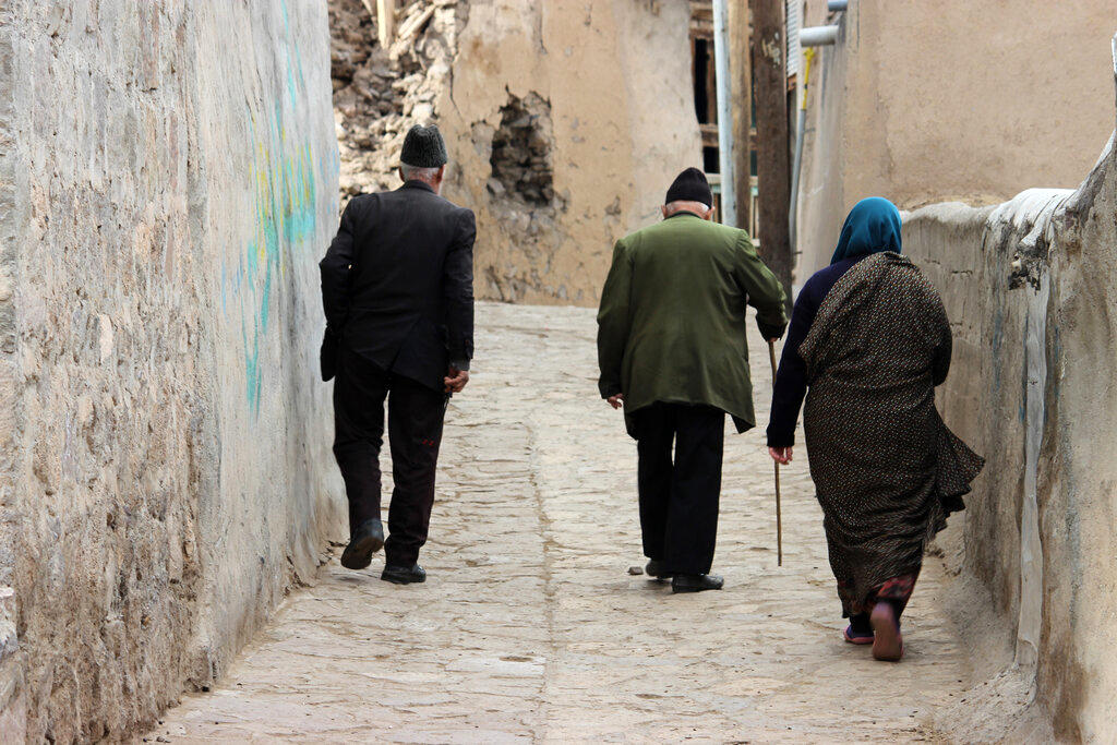 خبر تلخ درباره ۸۱ هزار سالمند و سرپرست خانوار ایرانی که فقط یارانه می گیرند